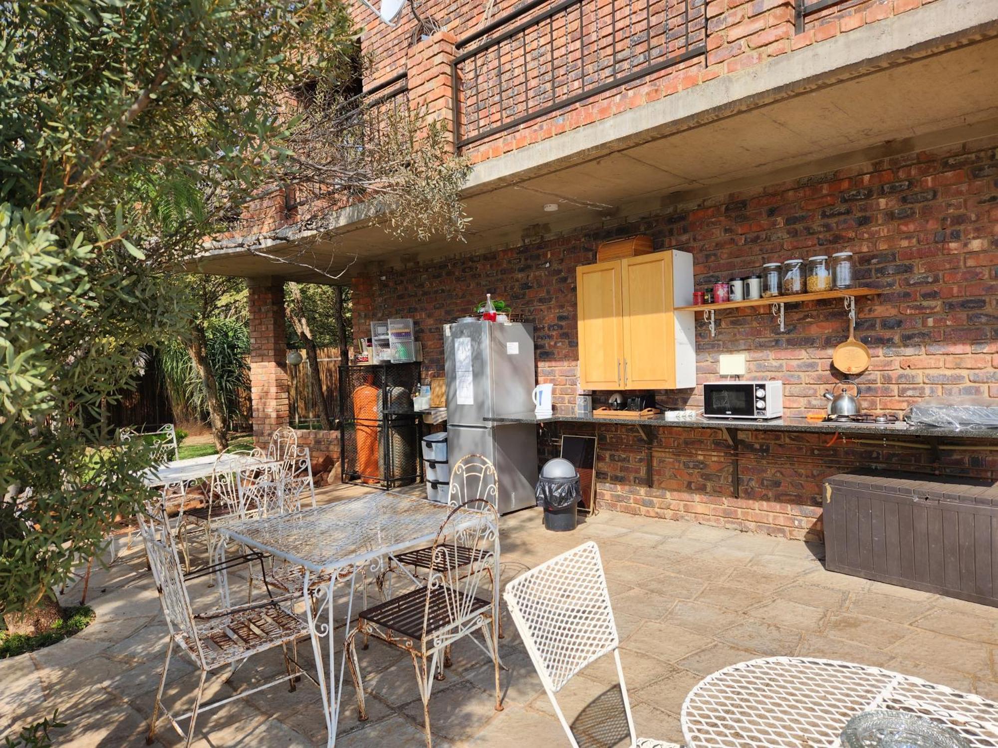 Suikerbosrant Sleep And Go Acomodação com café da manhã Pretoria-Noord Exterior foto